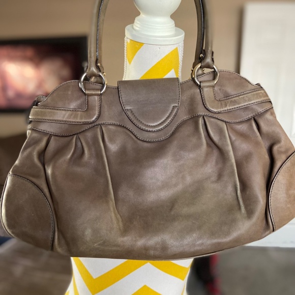 Salvatore Ferragamo olive green leather handbag - Picture 2 of 10